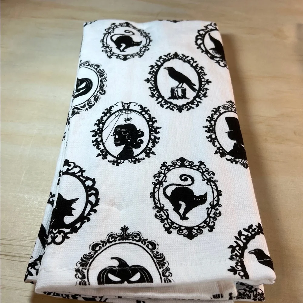 Cuisinart Black and White Spooky Kitchen Towels Set